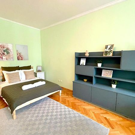 Bohemian Bright & Calm 2Br - Top Center - Private Balcony 소피아 외부 사진