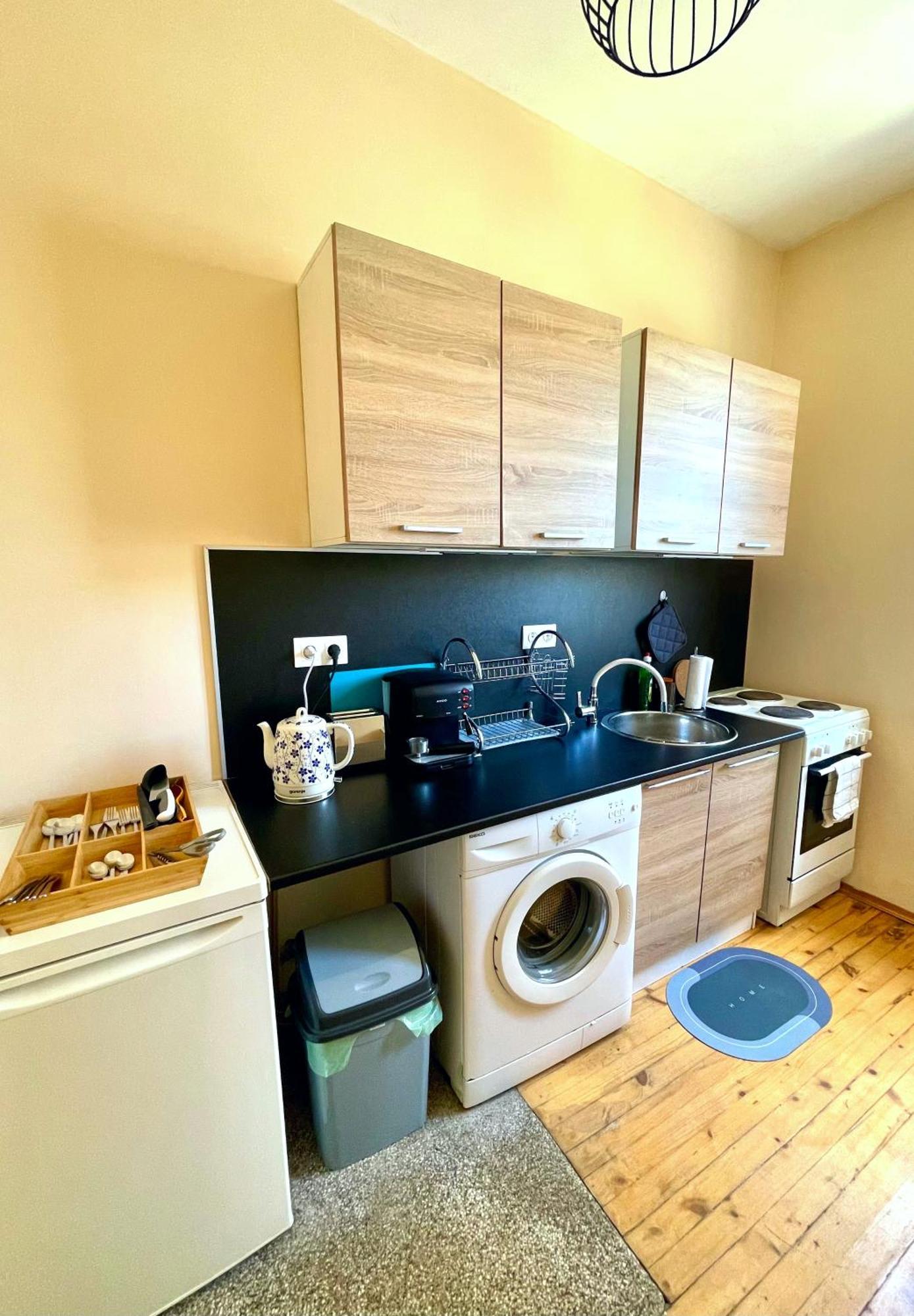 Bohemian Bright & Calm 2Br - Top Center - Private Balcony 소피아 외부 사진
